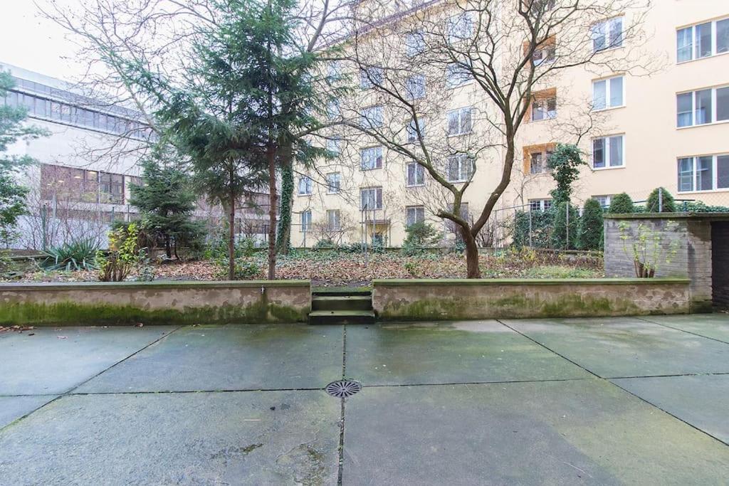 Apartment Cozy Basement Flat, Skyshowtime, 3 Minutes To Center Prag